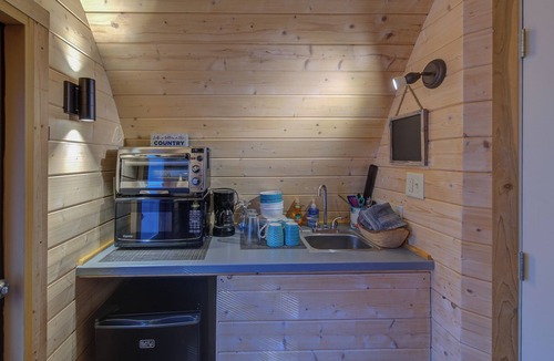 Ashland Cabin | Cute European Bungalow Cabin w/Hot Tub. 1 Double Bed