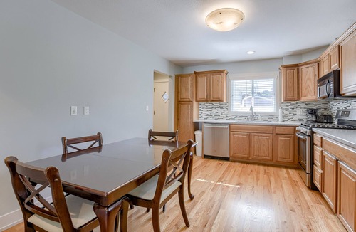 South Central Omaha House | CWS DATES AVAILABLE! BEST MIDTOWN CHARMER- MINS TO DOWNTOWN, UNMC, CWS, ZOO, CHI