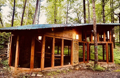 Stanardsville Apartment | D · Royal Suite at White Lotus Eco Spa Retreat