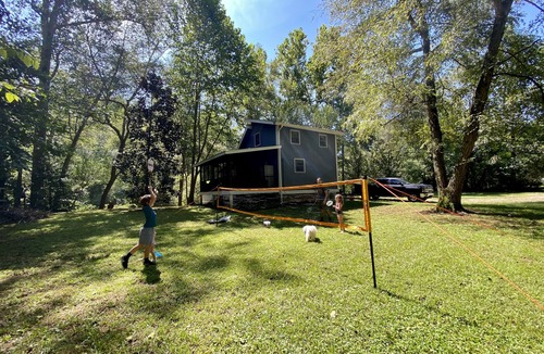 Dahlonega Cabin | Dahlonega Riverfront Cabin w/Hot Tub, Kayaks, Near Wineries
