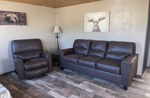 Faulkton Hotel | Dakota Landing Cabins & Motel: 8-Cozy, newly remodeled cabin