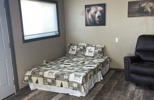 Faulkton Hotel | Dakota Landing Cabins & Motel: 8-Cozy, newly remodeled cabin