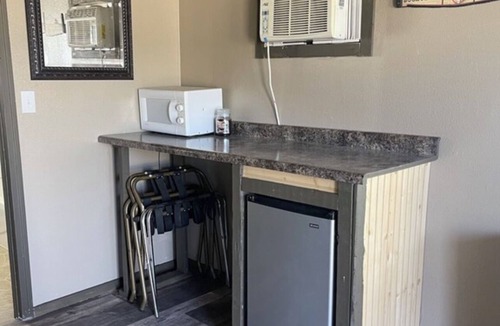 Faulkton Hotel | Dakota Landing Cabins & Motel: 8-Cozy, newly remodeled cabin