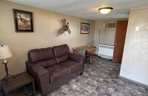 Faulkton Cabin | Dakota Landing Cabins & Motel: #10-Cozy, newly remodeled cabin