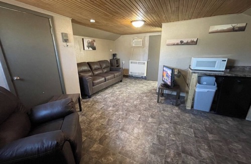 Faulkton Cabin | Dakota Landing Cabins & Motel: #11-Cozy, newly remodeled cabin