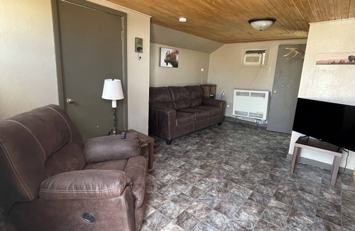 Faulkton Cabin | Dakota Landing Cabins & Motel: #11-Cozy, newly remodeled cabin
