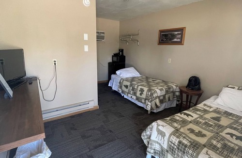 Faulkton Hotel | Dakota Landing Cabins & Motel: Room #2-Cozy, newly remodeled motel room