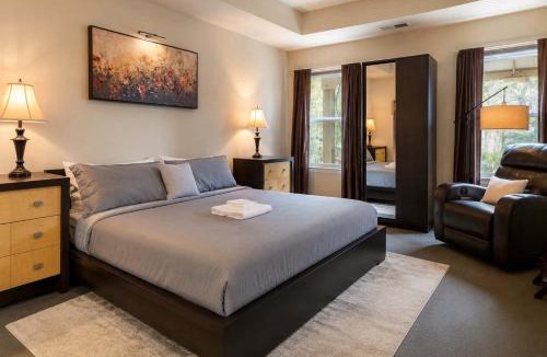 Dallas House | Dallas Getaway with Home Office & Backyard Oasis