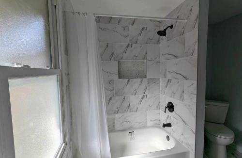 Lake in the Hills House | Dana Guest House