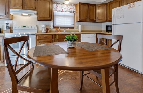 St. Joseph House | Darling Clean 2-Bedroom Home W/Great Amenities