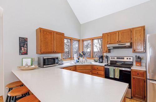 The Galena Territory House | >DARTS> Outdoor Hot Tub, Screened Porch, Fireplace, Dog Friendly!