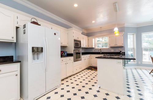 Murfreesboro House | David's Fun House - Sleeps 24. Pool Table, Ping Pong, Piano. 5 Bedrooms, 3 Baths