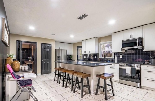 Woodstock House | Dawg House 4BR Stay - Fenced Yard & Fast WiFi!