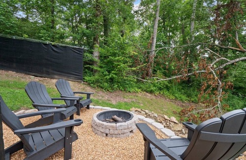 Crane Hill House | Day Dreamer- Perfect getaway on beautiful Smith Lake!
