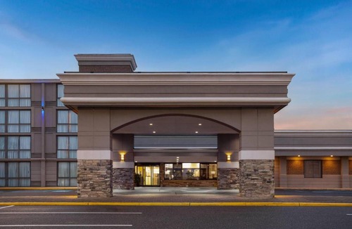 Toms River Hotel | Days Hotel by Wyndham Toms River Jersey Shore
