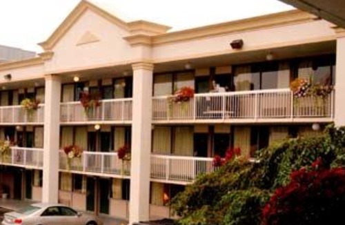 Arlington Heights Hotel | Days Inn by Wyndham Arlington Pentagon