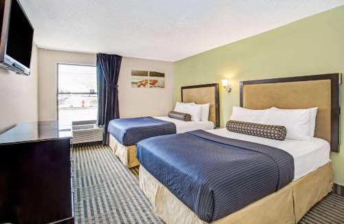 Lake Bluff Hotel | Days Inn by Wyndham Great Lakes Naval Base