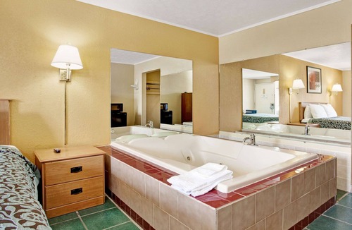 Cedar Bluff Hotel | Days Inn by Wyndham Knoxville West