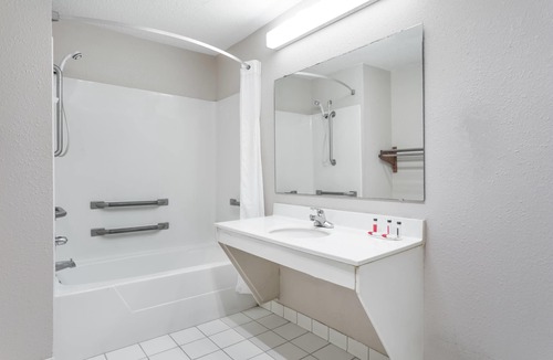 Lugoff Hotel | Days Inn by Wyndham Lugoff