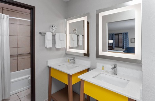 Mason City Hotel | Days Inn by Wyndham Mason City