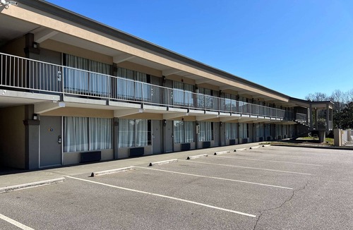 Monroe Hotel | Days Inn by Wyndham Monroe NC