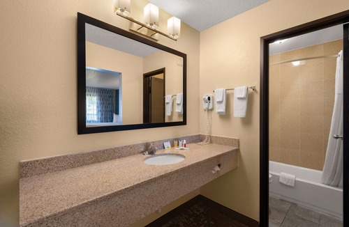 Newton Hotel | Days Inn by Wyndham Newton
