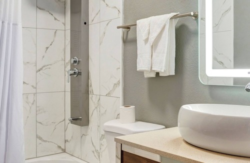West Omaha Hotel | Days Inn by Wyndham Omaha NE