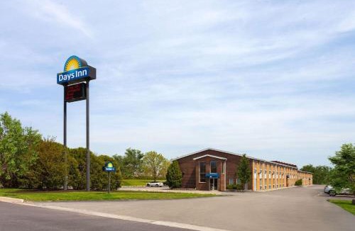 Cherry Valley Hotel | Days Inn by Wyndham Rockford I-90 Walking Distance to Casino