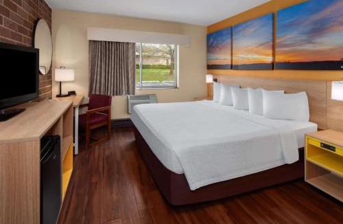 Cherry Valley Hotel | Days Inn by Wyndham Rockford I-90 Walking Distance to Casino