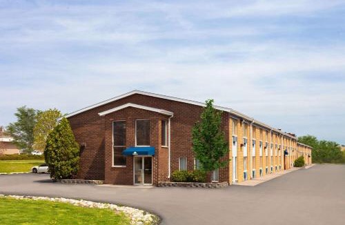 Cherry Valley Hotel | Days Inn by Wyndham Rockford I-90 Walking Distance to Casino