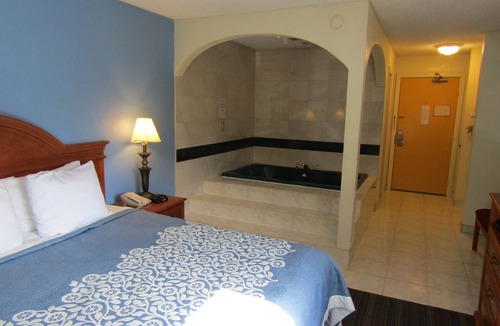 Runnemede Hotel | Days Inn by Wyndham Runnemede Philadelphia Area