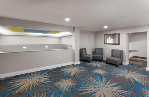 Tulsa Hotel | Days Inn by Wyndham Tulsa Central