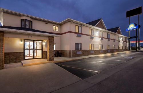 Pinnacles Entrance Badlands Hotel | Days Inn by Wyndham Wall