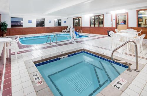 Watertown Hotel | Days Inn by Wyndham Watertown