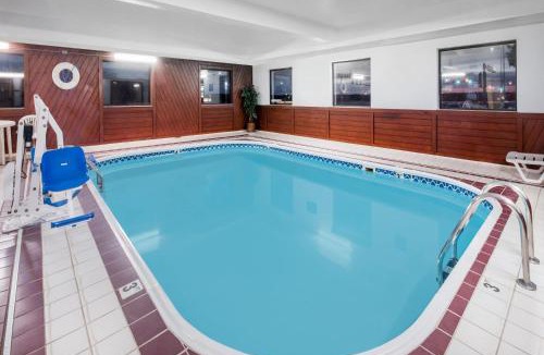 Watertown Hotel | Days Inn by Wyndham Watertown