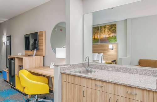 Prattville Hotel | Days Inn & Suites by Wyndham Prattville-Montgomery