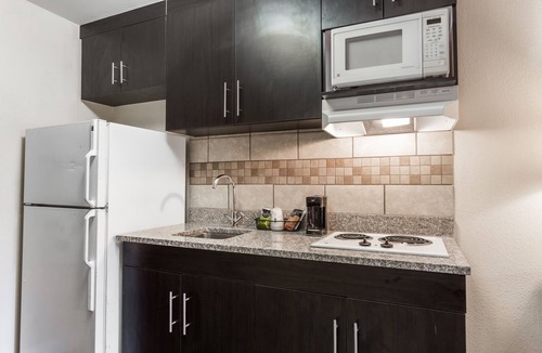 Rocky Mount Hotel | Days Inn & Suites by Wyndham Rocky Mount Golden East