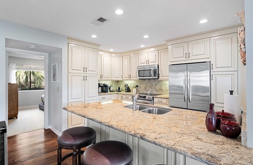 Palmetto Dunes Villa | Daze Off! Stunning end unit villa with two bedrooms and loft. Two King Beds!