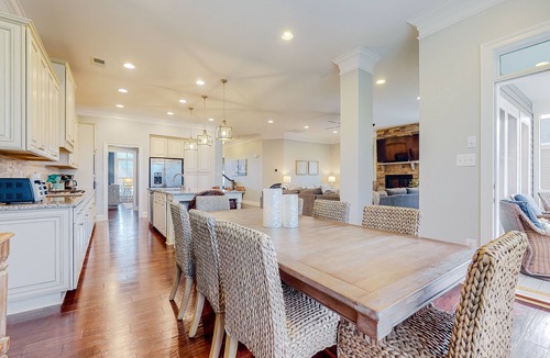 Sun Ridge House | Dazzling Bayside Resort home with pools, gym, & athletic court - close to beach