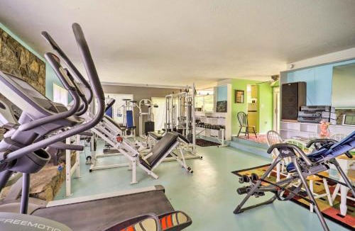 Frank Apartment | Deck, Fire Pit + Home Gym: Quiet Bakersville Gem