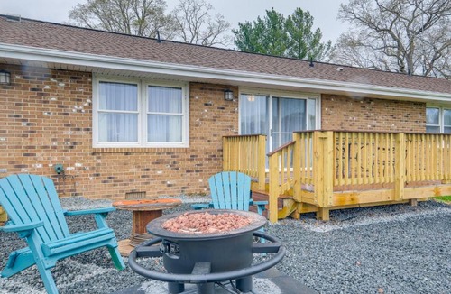 Bealeton House | Deck & Pasture Views! Bealeton Farmhouse Escape