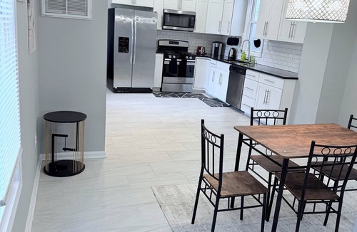 Lansdowne House | Deelux stay Private Room Near Airport & Downtown room 2