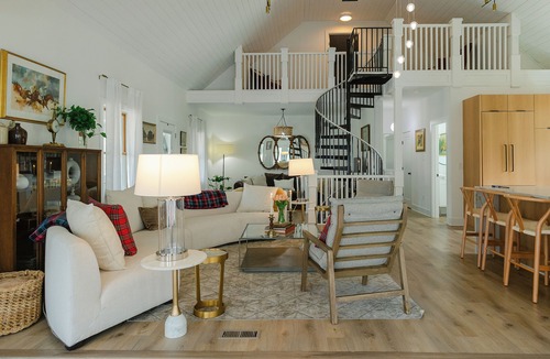 Sparks Glencoe Villa | Deer Haven at Bacon Hall: Stunning 14 Acre Modern Villa with Sunroom
