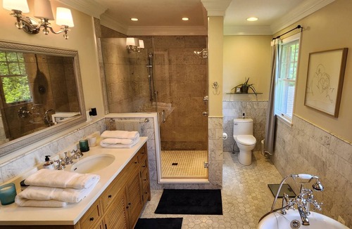 Carrolltowne Cottage | Deer Park Retreat
