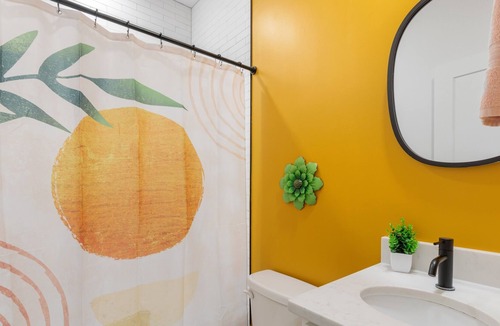 Fells Point Apartment | °Heart of Fells point °Smart TV°A/C°Full Kitchen
