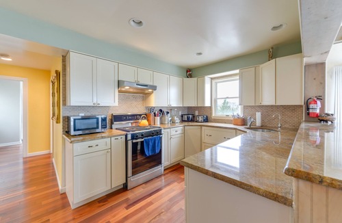 Green Creek Cottage | Delaware Bay & Sunset Views: Cape May Cottage