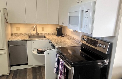 Elk Mills Apartment | Delightful 2-bedroom apartment with free parking in charming Elkton