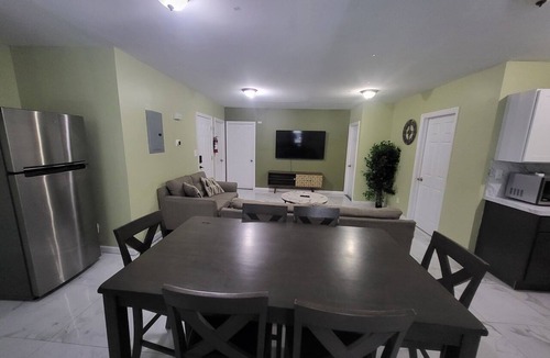 South Side Apartment | Delightful 3-bedroom apartment with AC/heat in Mount Vernon