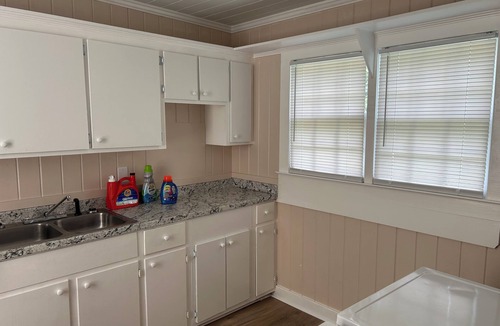 Marion House | Delightful 4-Bedroom & 3 Bathroom House in Historic Marion, Sleeps 8