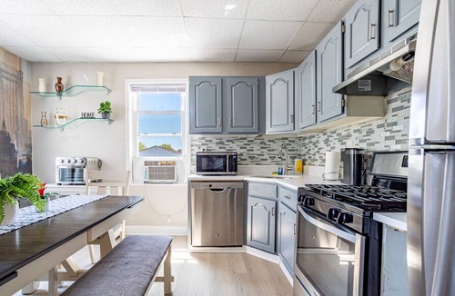 Bayonne Apartment | Deluxe 4BR-2BA-12 Beds | NYC | MetLife | Parking